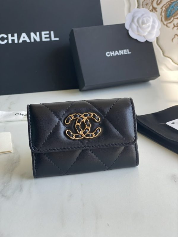 CHANEL 19 FLAP CARD HOLDER