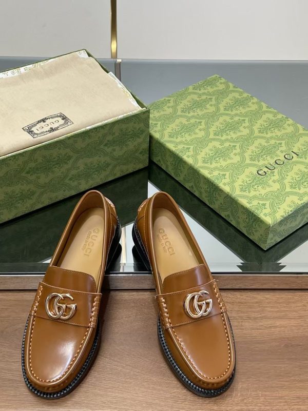 Gucci Women’s loafer with Double G in light brown leather