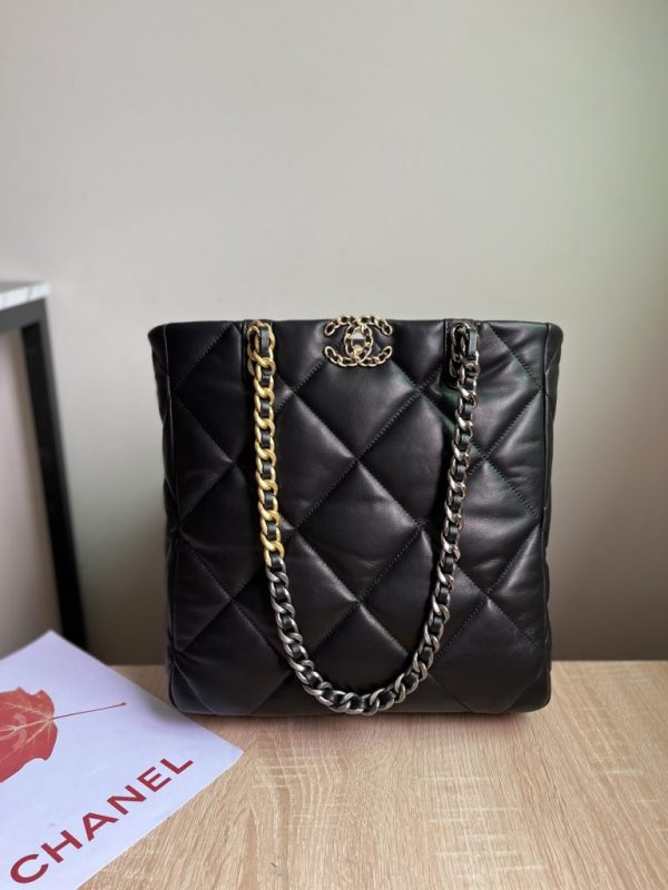 CHANEL 19 SHOPPING BAG