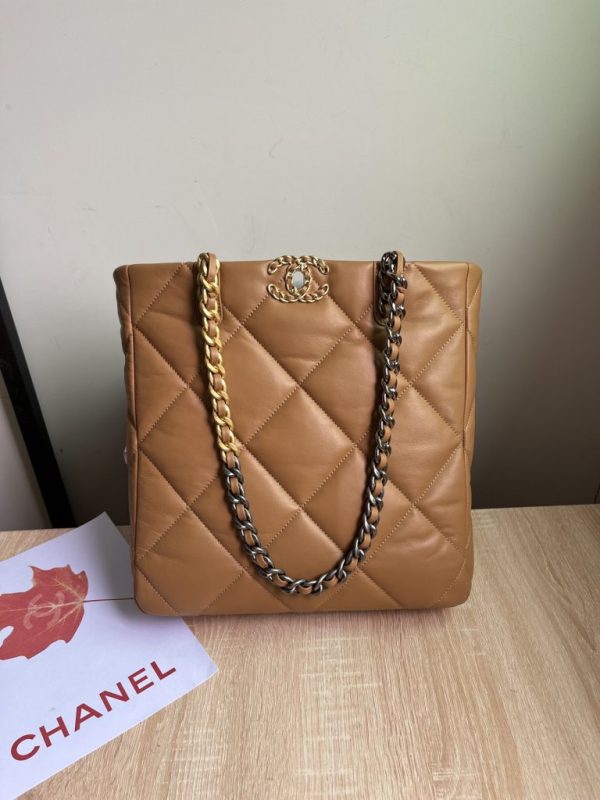 CHANEL 19 SHOPPING BAG