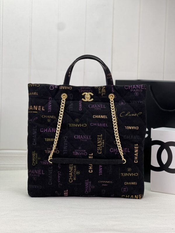 CHANEL TOTE