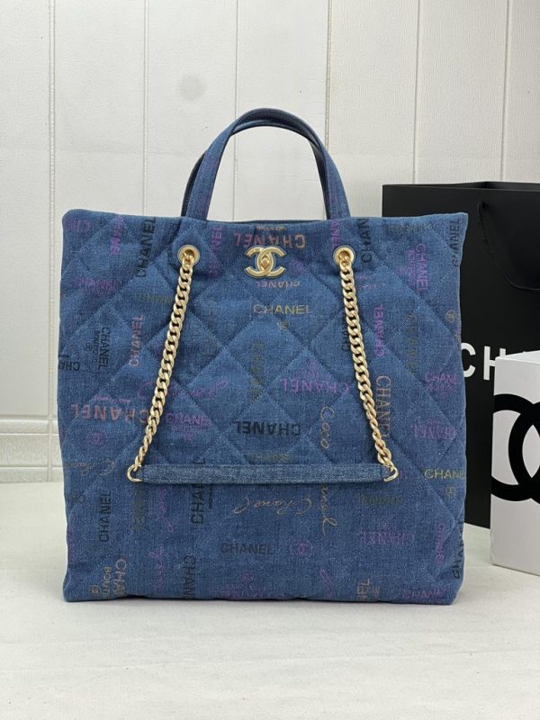 CHANEL TOTE