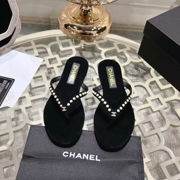 Chanel Thongs Kid Suede & Imitation Pearls Black