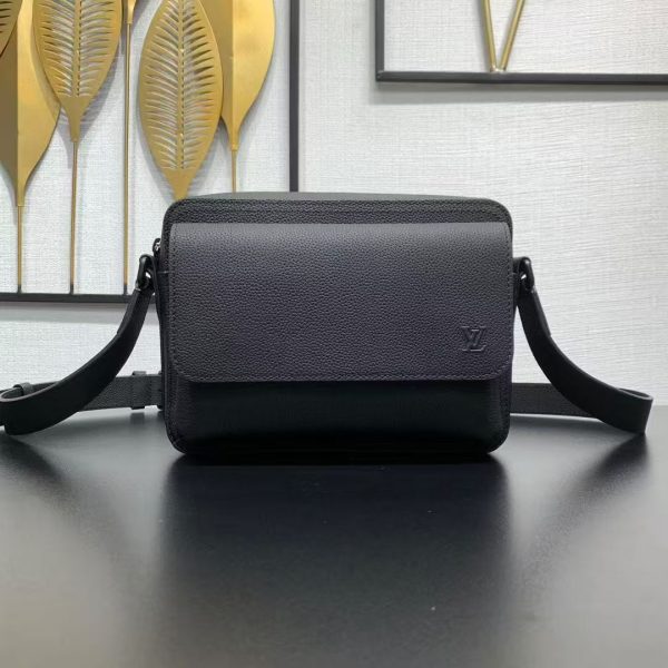 Louis Vuitton Men’s Boarding Messenger