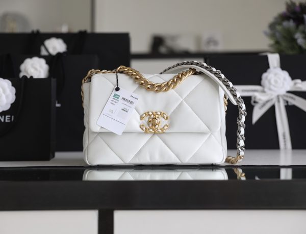 Chanel 19