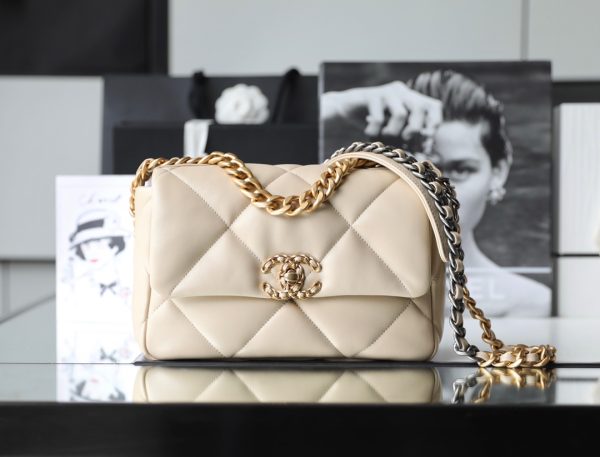Chanel 19