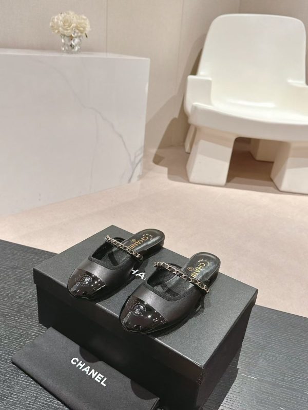 CHANEL Women’s Flip Flop Upper Leather Sandals