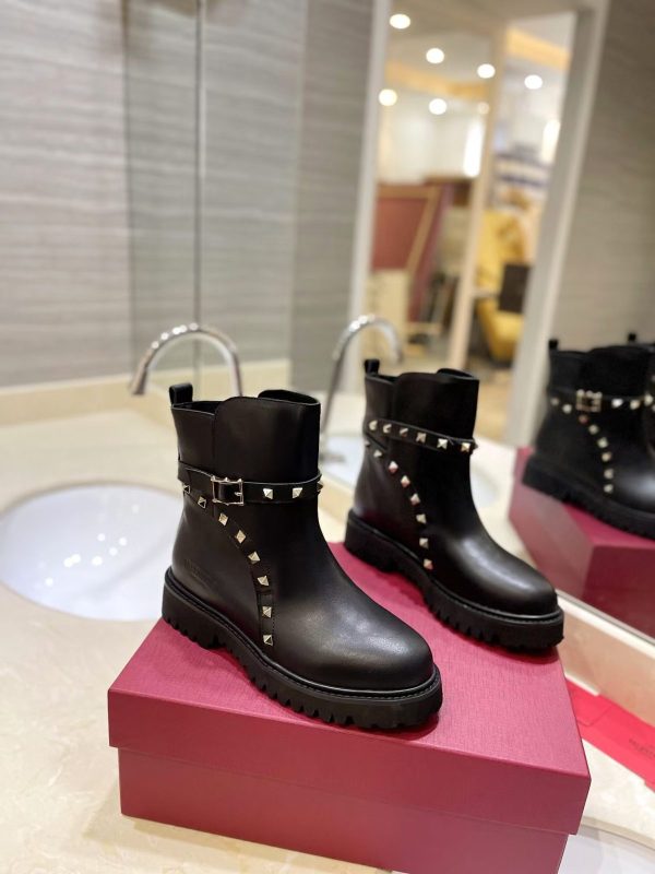 Valentino Garavani Rockstud Calfskin