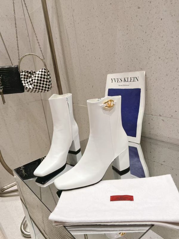 VALENTINO GARAVANI VLogo Bold 70 Leather Ankle Boots