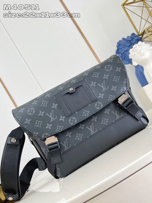 Louis Vuitton Voyager PM Messenger