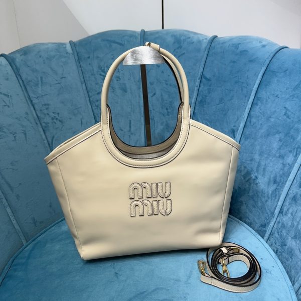 Lvy Leather bag