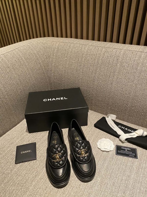 CHANEL FLATS 21