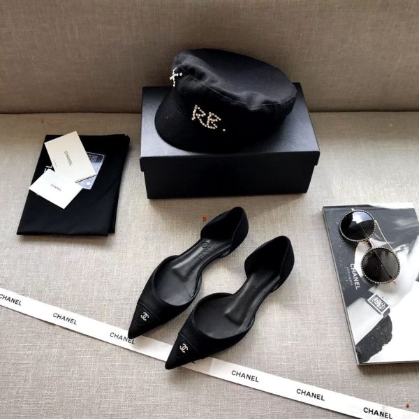 CHANEL FLATS 18