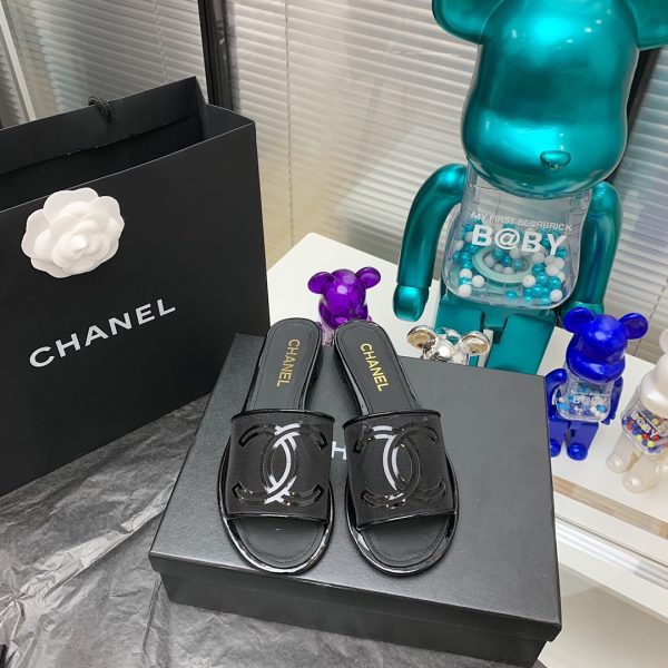 CHANEL SLIPPERS 31