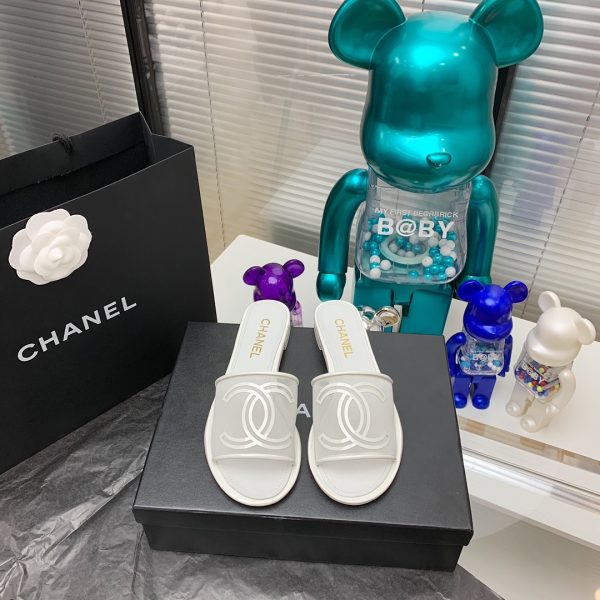 CHANEL SLIPPERS 32