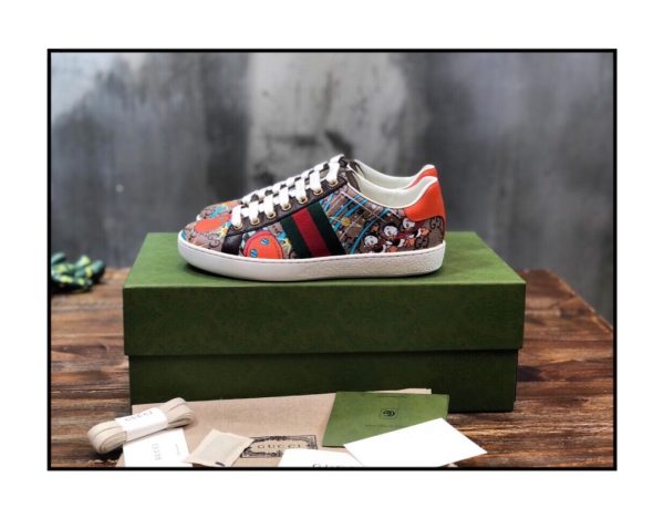 GUCCI FLATS 54