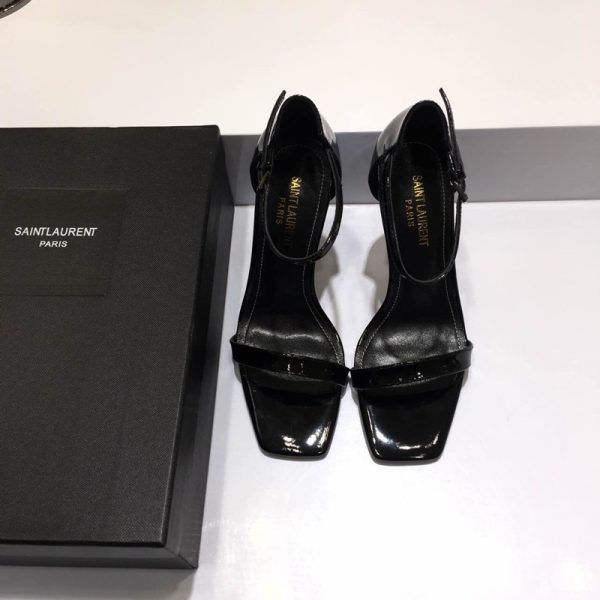 CASSANDRA FLAT SANDALS IN SMOOTH LEATHER