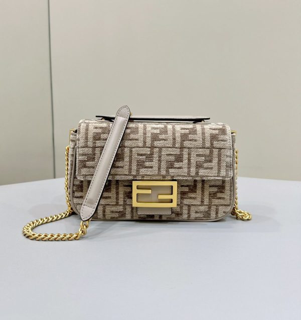 Fendi Chain Shoulder Bag