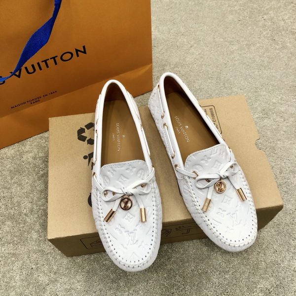 LOUIS VUITTON WOMEN’S GLORIA FLAT LOAFERS WHITE ZOOM SHOES