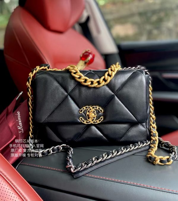 Chanel 19 Medium