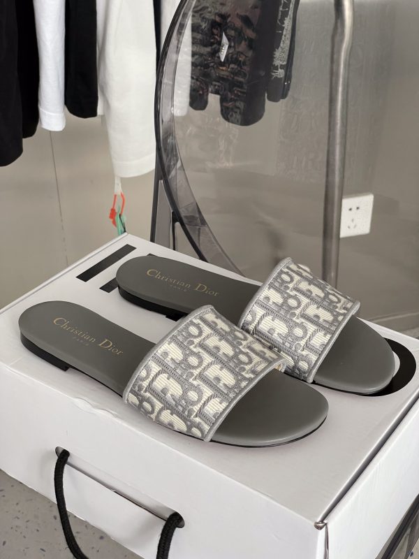 DIOR NEW ARRIVAL