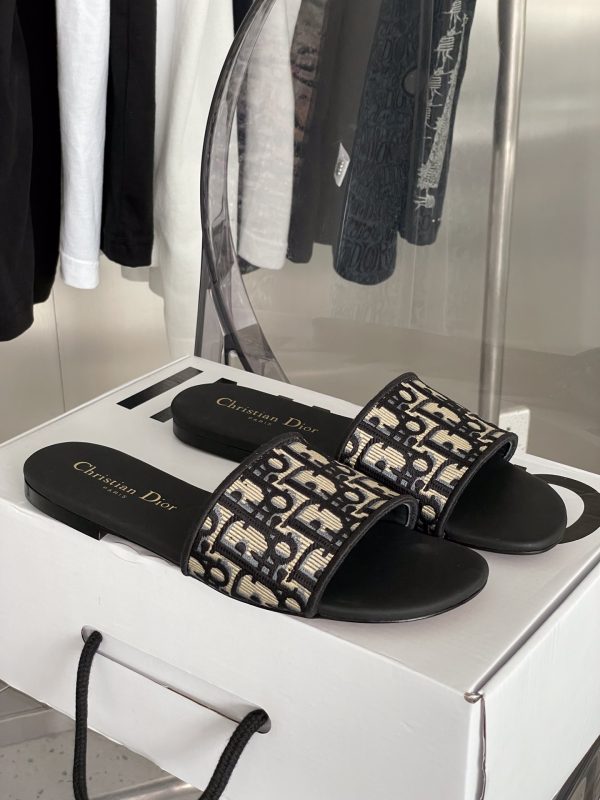 DIOR NEW ARRIVAL