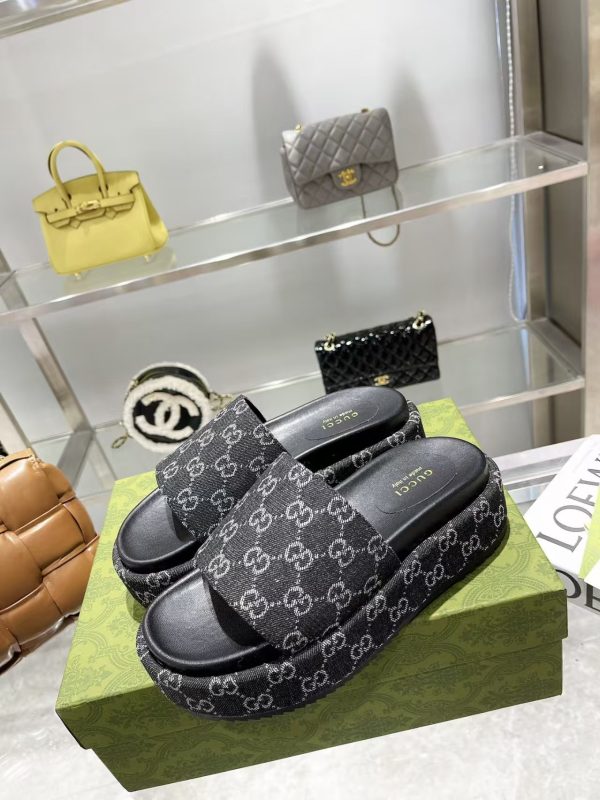 Gucci slide sandal in black GG suede